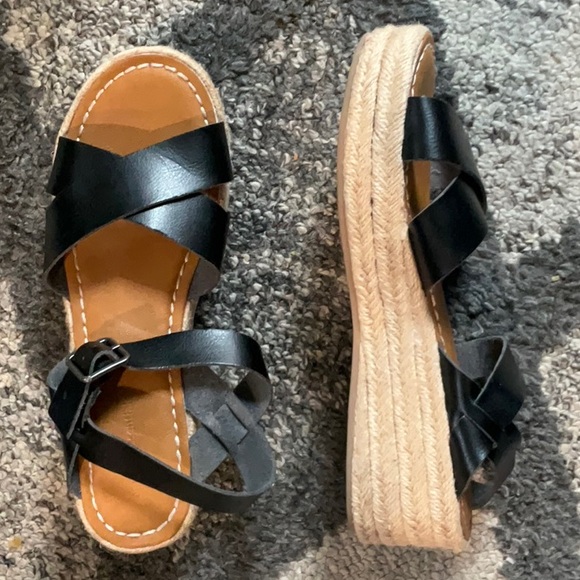 Sandals 8.5 - Picture 2 of 4